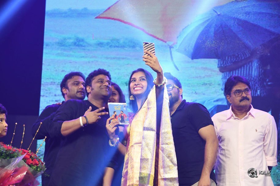 Vunnadhi-Okate-Zindagi-Movie-Audio-Launch